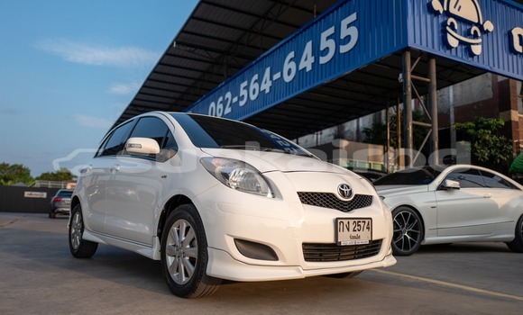 ซื้อ รถมือสอง Toyota Yaris ขาว รถยนต์ ใน %{เมือง} ใน กรุงเทพมหานคร