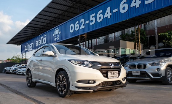 Buy Used Honda HR-V White Car in Bangkok in Bangkok