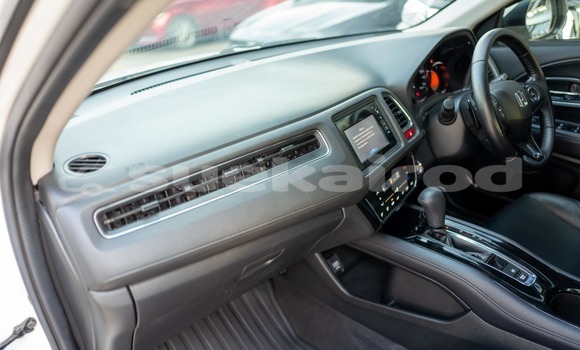 Buy Used Honda HR-V White Car in Bangkok in Bangkok Buy Used Honda HR-V White Car in Bangkok in Bangkok