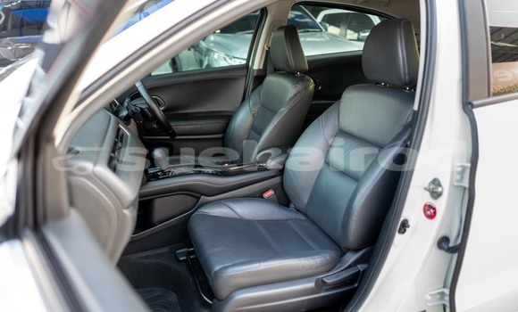 Buy Used Honda HR-V White Car in Bangkok in Bangkok Buy Used Honda HR-V White Car in Bangkok in Bangkok