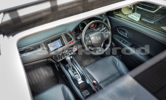 Buy Used Honda HR-V White Car in Bangkok in Bangkok Buy Used Honda HR-V White Car in Bangkok in Bangkok