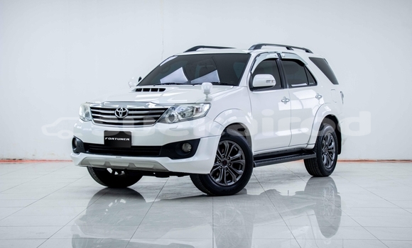 Buy Used Toyota Fortuner White Car in Bangkok in Bangkok