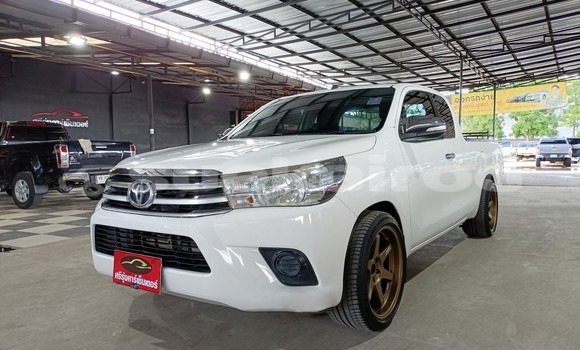 Buy Used Toyota Hiluxe Revo White Car in Yasothon in Yasothon