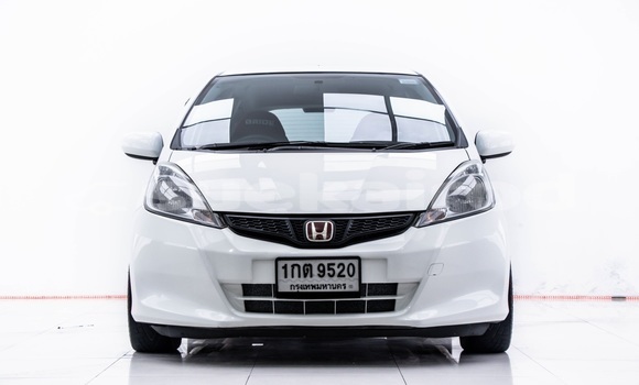 Buy Used Honda Jazz White Car in Bangkok in Bangkok Buy Used Honda Jazz White Car in Bangkok in Bangkok