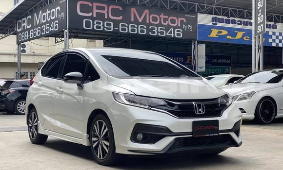 ซื้อ รถมือสอง Honda Jazz ขาว รถยนต์ ใน %{เมือง} ใน กรุงเทพมหานคร