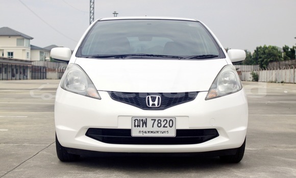 Buy Used Honda Jazz White Car in Bangkok in Bangkok Buy Used Honda Jazz White Car in Bangkok in Bangkok