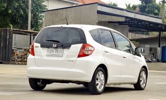Buy Used Honda Jazz White Car in Bangkok in Bangkok Buy Used Honda Jazz White Car in Bangkok in Bangkok
