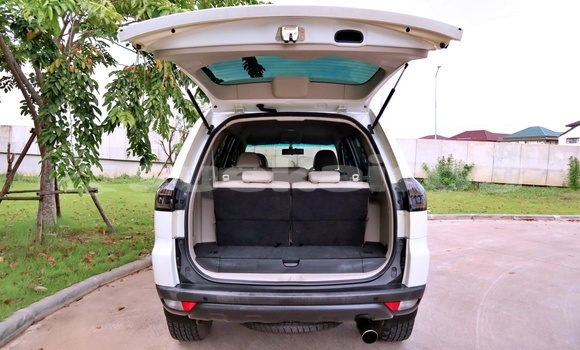 Buy Used Mitsubishi Pajero Sport White Car in Bangkok in Bangkok Buy Used Mitsubishi Pajero Sport White Car in Bangkok in Bangkok