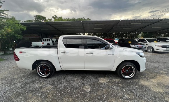 Buy Used Toyota Hiluxe Revo White Car in Songkhla in Songkhla Buy Used Toyota Hiluxe Revo White Car in Songkhla in Songkhla