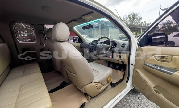 Buy Used Toyota Hiluxe VIGO White Car in Surat Thani in Surat Thani Buy Used Toyota Hiluxe VIGO White Car in Surat Thani in Surat Thani