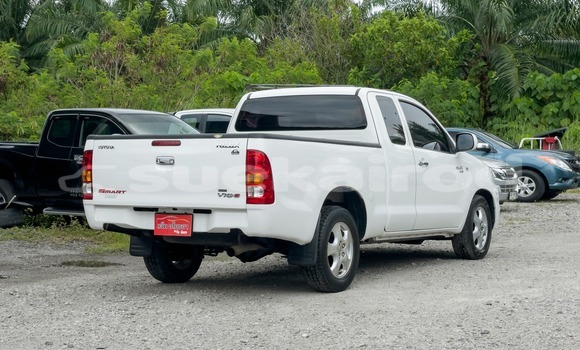 Buy Used Toyota Hiluxe VIGO White Car in Surat Thani in Surat Thani Buy Used Toyota Hiluxe VIGO White Car in Surat Thani in Surat Thani