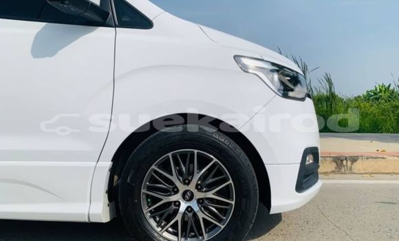 Buy Used Hyundai H1 White Car in Bangkok in Bangkok Buy Used Hyundai H1 White Car in Bangkok in Bangkok