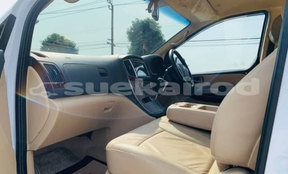 Buy Used Hyundai H1 White Car in Bangkok in Bangkok Buy Used Hyundai H1 White Car in Bangkok in Bangkok