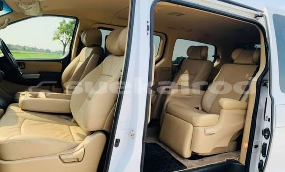 Buy Used Hyundai H1 White Car in Bangkok in Bangkok Buy Used Hyundai H1 White Car in Bangkok in Bangkok