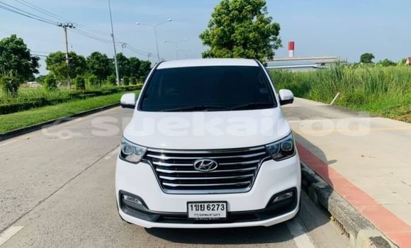 Buy Used Hyundai H1 White Car in Bangkok in Bangkok Buy Used Hyundai H1 White Car in Bangkok in Bangkok