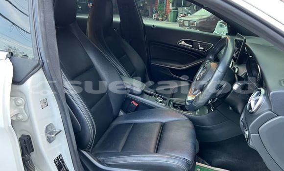 Buy Used Mercedes-Benz C-Classe White Car in Bangkok in Bangkok Buy Used Mercedes-Benz C-Classe White Car in Bangkok in Bangkok