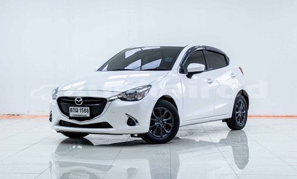 ซื้อ รถมือสอง Mazda 2 ขาว รถยนต์ ใน %{เมือง} ใน กรุงเทพมหานคร