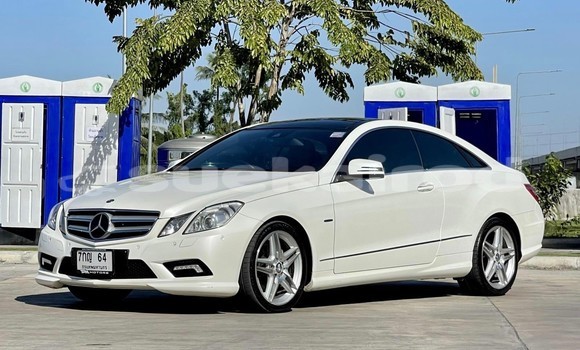 ซื้อ รถมือสอง Mercedes-Benz E-klasse ขาว รถยนต์ ใน %{เมือง} ใน กรุงเทพมหานคร