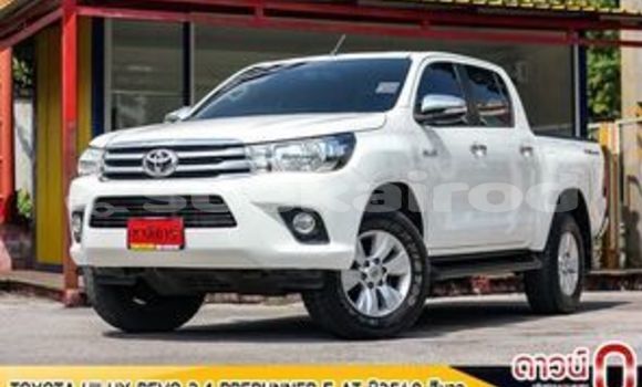 Buy Used Toyota Hiluxe Revo White Car in Chiang Mai in Chiang Mai