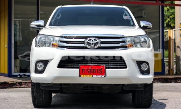 Buy Used Toyota Hiluxe Revo White Car in Chiang Mai in Chiang Mai Buy Used Toyota Hiluxe Revo White Car in Chiang Mai in Chiang Mai