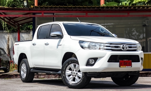 Buy Used Toyota Hiluxe Revo White Car in Chiang Mai in Chiang Mai Buy Used Toyota Hiluxe Revo White Car in Chiang Mai in Chiang Mai
