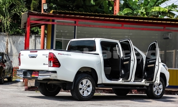 Buy Used Toyota Hiluxe Revo White Car in Chiang Mai in Chiang Mai Buy Used Toyota Hiluxe Revo White Car in Chiang Mai in Chiang Mai