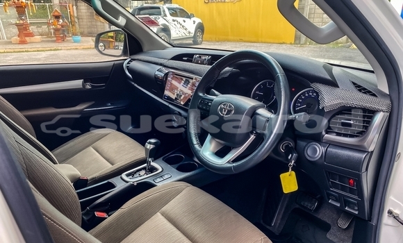 Buy Used Toyota Hiluxe Revo White Car in Chiang Mai in Chiang Mai Buy Used Toyota Hiluxe Revo White Car in Chiang Mai in Chiang Mai