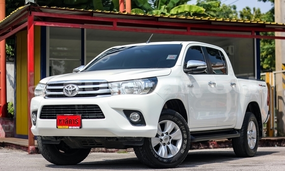 Buy Used Toyota Hiluxe Revo White Car in Chiang Mai in Chiang Mai Buy Used Toyota Hiluxe Revo White Car in Chiang Mai in Chiang Mai