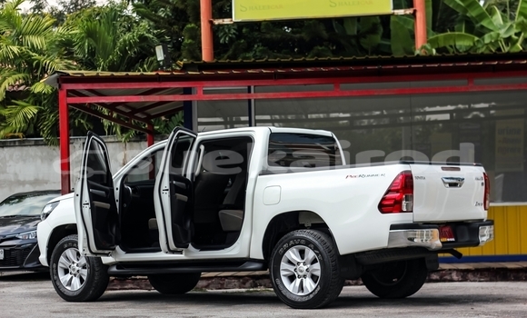 Buy Used Toyota Hiluxe Revo White Car in Chiang Mai in Chiang Mai Buy Used Toyota Hiluxe Revo White Car in Chiang Mai in Chiang Mai