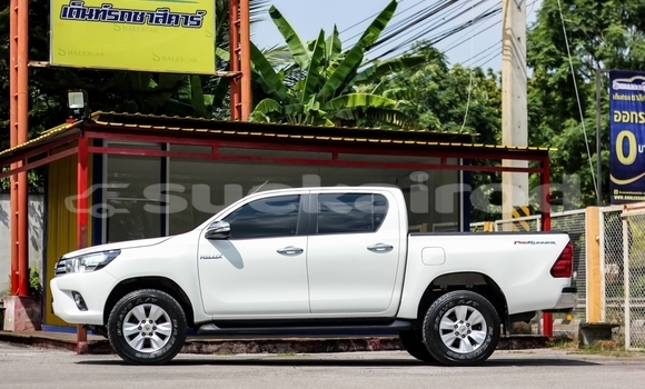 Buy Used Toyota Hiluxe Revo White Car in Chiang Mai in Chiang Mai Buy Used Toyota Hiluxe Revo White Car in Chiang Mai in Chiang Mai