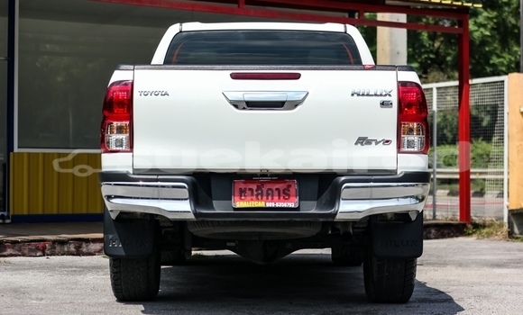 Buy Used Toyota Hiluxe Revo White Car in Chiang Mai in Chiang Mai Buy Used Toyota Hiluxe Revo White Car in Chiang Mai in Chiang Mai