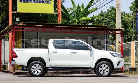 Buy Used Toyota Hiluxe Revo White Car in Chiang Mai in Chiang Mai Buy Used Toyota Hiluxe Revo White Car in Chiang Mai in Chiang Mai