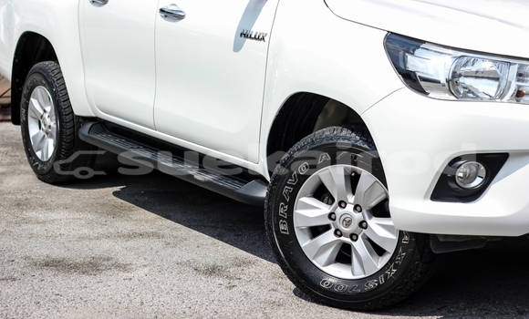 Buy Used Toyota Hiluxe Revo White Car in Chiang Mai in Chiang Mai Buy Used Toyota Hiluxe Revo White Car in Chiang Mai in Chiang Mai