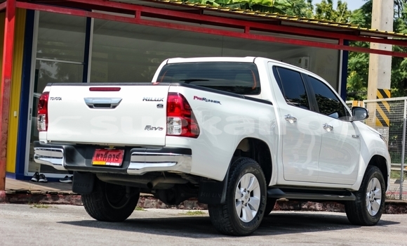 Buy Used Toyota Hiluxe Revo White Car in Chiang Mai in Chiang Mai Buy Used Toyota Hiluxe Revo White Car in Chiang Mai in Chiang Mai