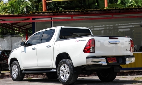 Buy Used Toyota Hiluxe Revo White Car in Chiang Mai in Chiang Mai Buy Used Toyota Hiluxe Revo White Car in Chiang Mai in Chiang Mai