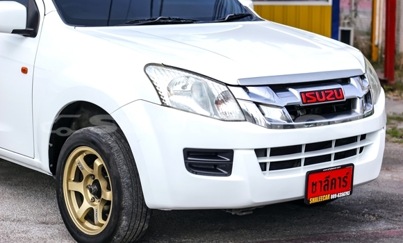 Buy Used Isuzu D-Max White Car in Chiang Mai in Chiang Mai Buy Used Isuzu D-Max White Car in Chiang Mai in Chiang Mai