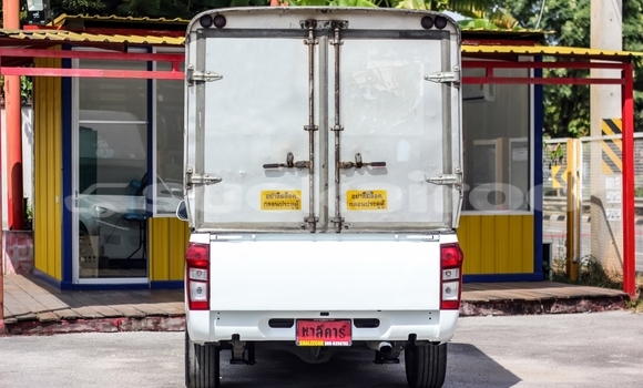 Buy Used Isuzu D-Max White Car in Chiang Mai in Chiang Mai Buy Used Isuzu D-Max White Car in Chiang Mai in Chiang Mai