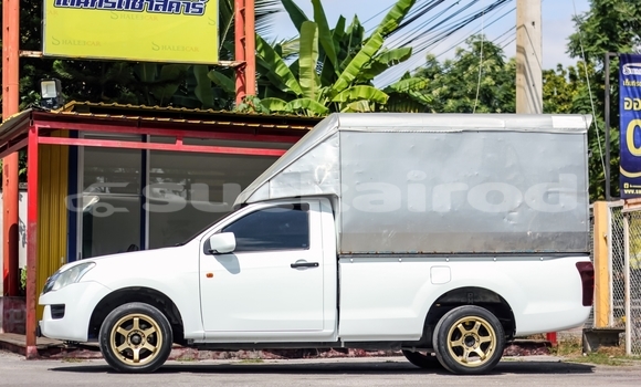 Buy Used Isuzu D-Max White Car in Chiang Mai in Chiang Mai Buy Used Isuzu D-Max White Car in Chiang Mai in Chiang Mai