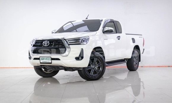 Buy Used Toyota Hiluxe Revo White Car in Bangkok in Bangkok Buy Used Toyota Hiluxe Revo White Car in Bangkok in Bangkok