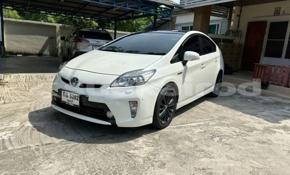 Buy Used Toyota Prius White Car in Bangkok in Bangkok