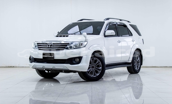 Buy Used Toyota Fortuner White Car in Samut Sakhon in Samut Sakhon