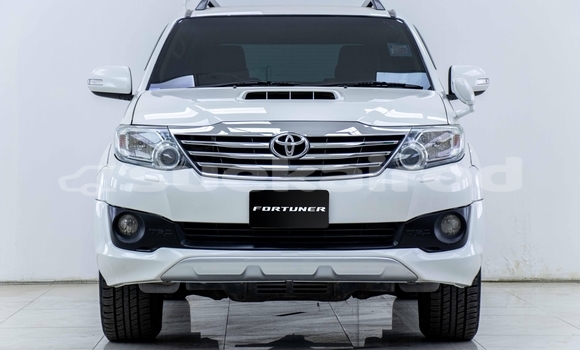 Buy Used Toyota Fortuner White Car in Samut Sakhon in Samut Sakhon Buy Used Toyota Fortuner White Car in Samut Sakhon in Samut Sakhon