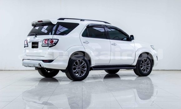 Buy Used Toyota Fortuner White Car in Samut Sakhon in Samut Sakhon Buy Used Toyota Fortuner White Car in Samut Sakhon in Samut Sakhon