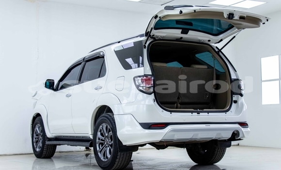 Buy Used Toyota Fortuner White Car in Samut Sakhon in Samut Sakhon Buy Used Toyota Fortuner White Car in Samut Sakhon in Samut Sakhon