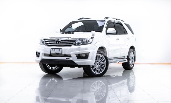 ซื้อ รถมือสอง Toyota Fortuner ขาว รถยนต์ ใน %{เมือง} ใน กรุงเทพมหานคร