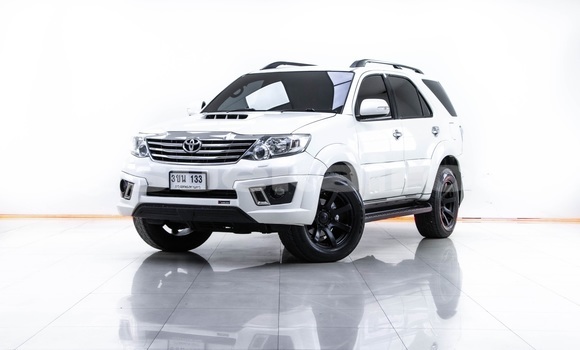 Buy Used Toyota Fortuner White Car in Bangkok in Bangkok
