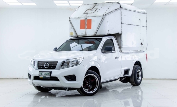 ซื้อ รถมือสอง Nissan Navara (Frontier) ขาว รถยนต์ ใน %{เมือง} ใน กรุงเทพมหานคร