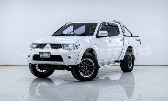ซื้อ รถมือสอง Mitsubishi Triton ขาว รถยนต์ ใน %{เมือง} ใน กรุงเทพมหานคร