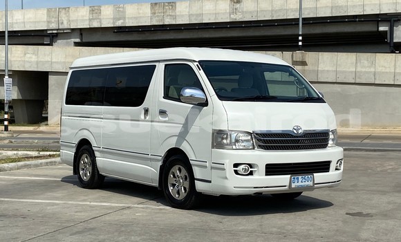 Buy Used Toyota Ventury White Car in Bangkok in Bangkok Buy Used Toyota Ventury White Car in Bangkok in Bangkok