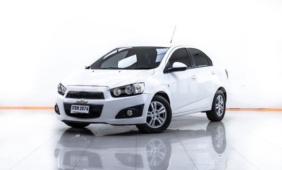 ซื้อ รถมือสอง Chevrolet Sonic ขาว รถยนต์ ใน %{เมือง} ใน กรุงเทพมหานคร